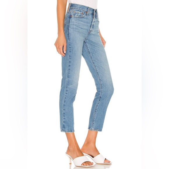 Levi’s Wedgie Icon in Athens Pushed - Picture 2 of 7